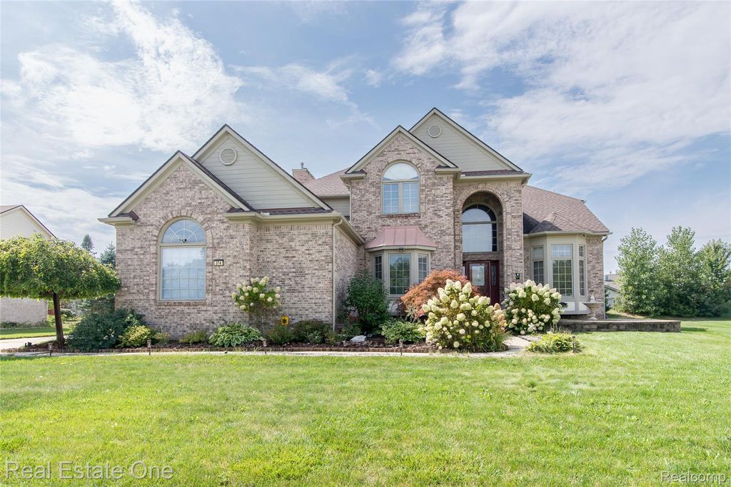 374 Robert Court, Canton charter township