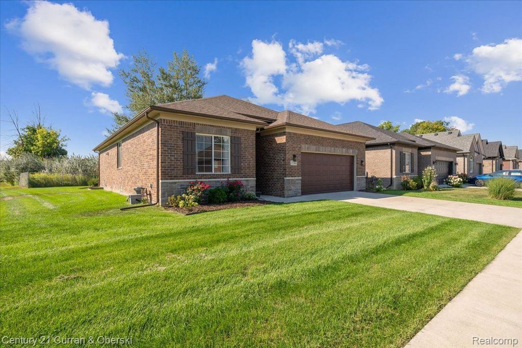 15360 Eton Pointe Drive, Clinton Twp