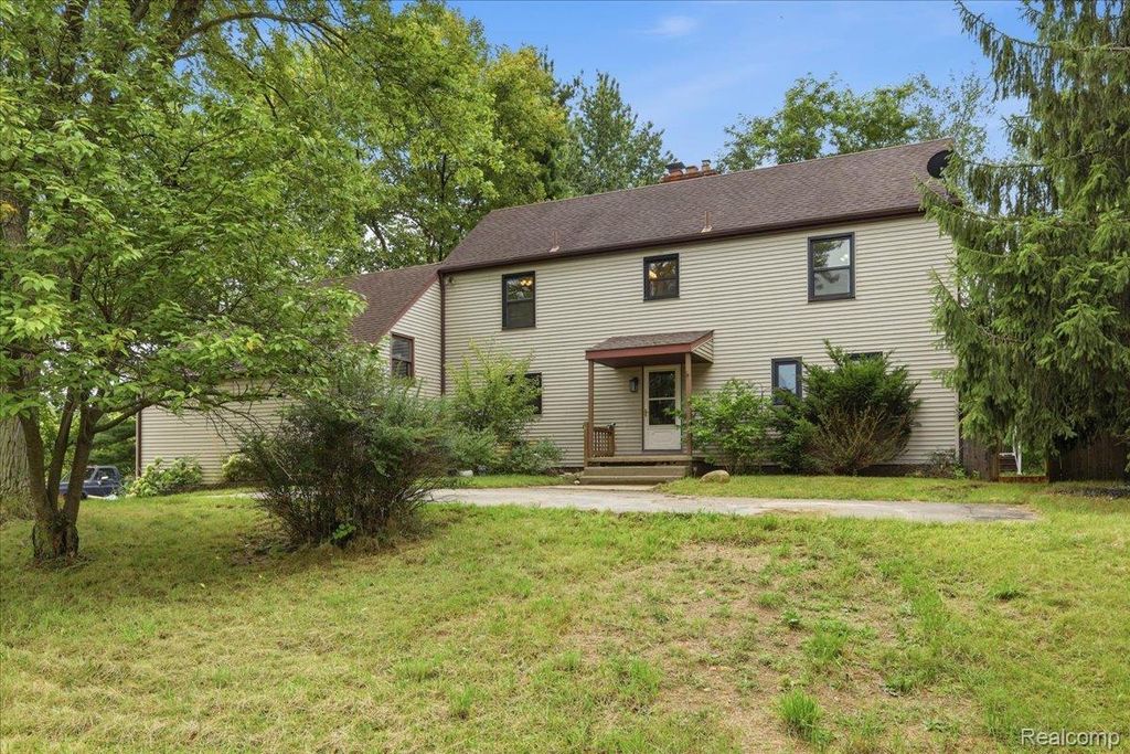 1700 Granger Road, Brandon charter township