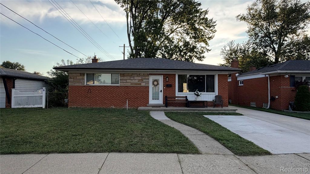 8127 Gary Avenue, Westland