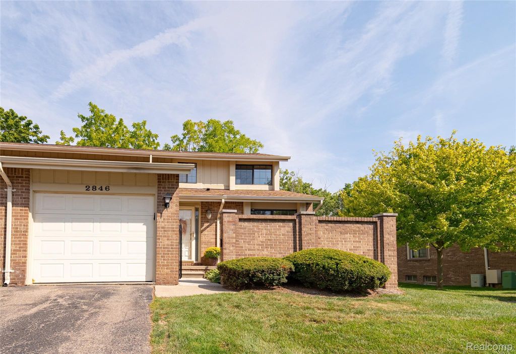 2846 S Trailwood Drive E, Rochester Hills city