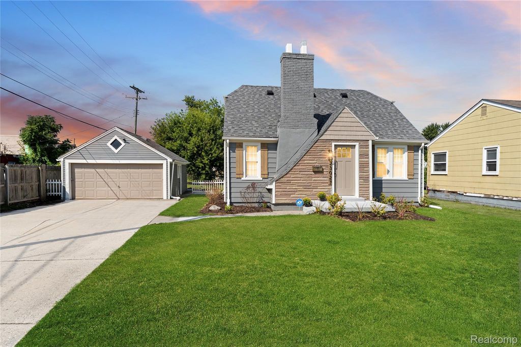 23027 Stewart Avenue, Warren city