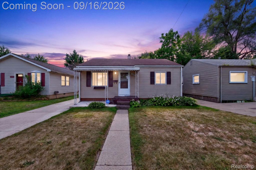 12452 Sidonie Avenue E, Warren