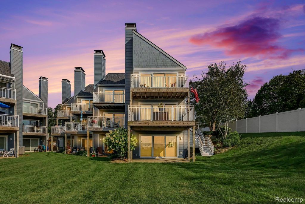 215 North Shore Drive 1, South Haven