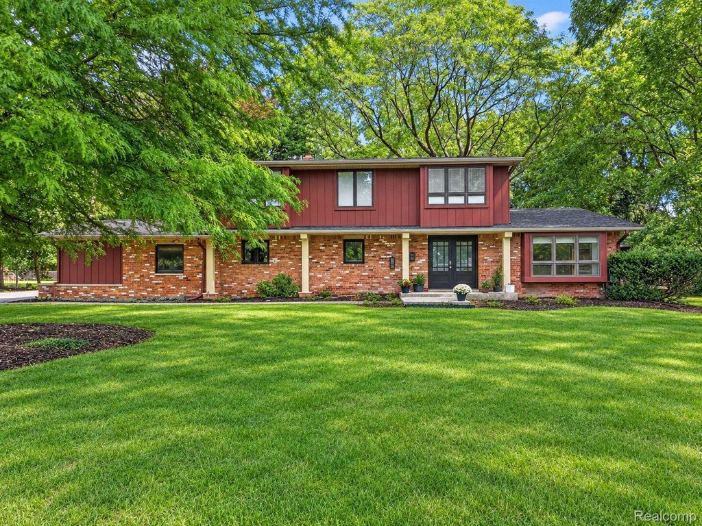 6829 E Knollwood Circle, West Bloomfield charter township