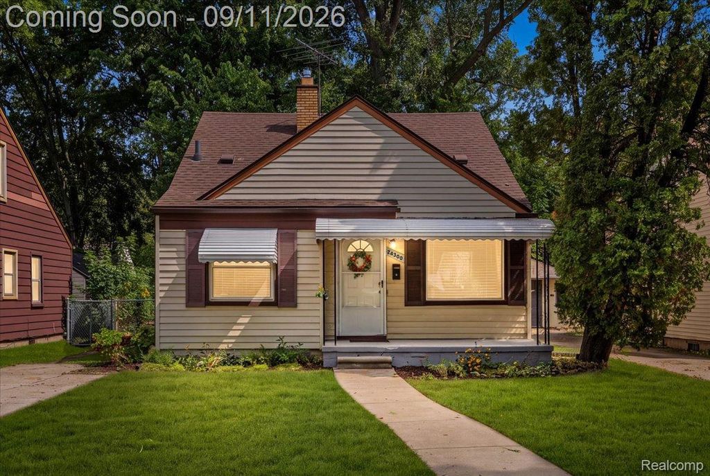 24300 Cloverlawn Street, Oak Park city