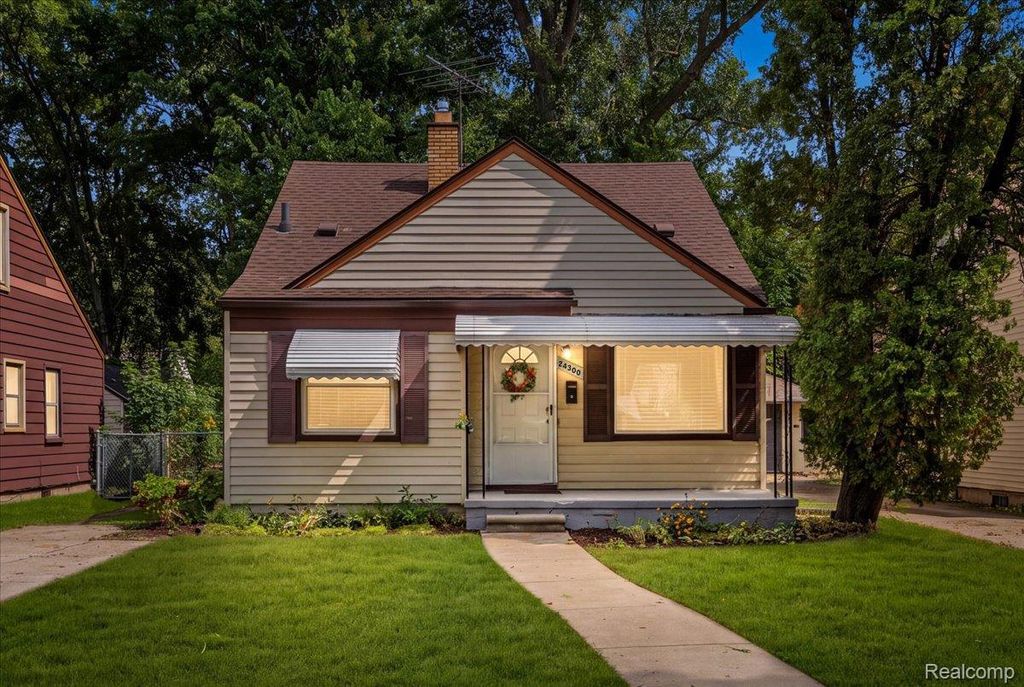 24300 Cloverlawn Street, Oak Park