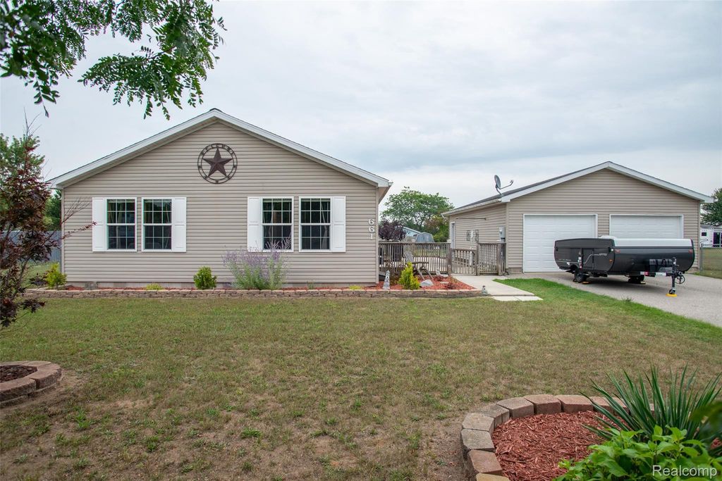 661 Locust Street, Howard City village