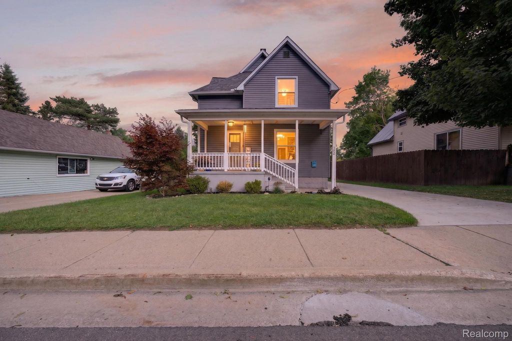 300 N Mill Street, Clio