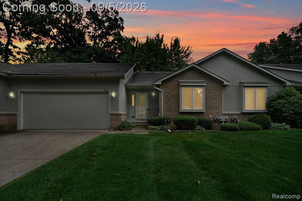 5439 Hickory Circle, Flushing