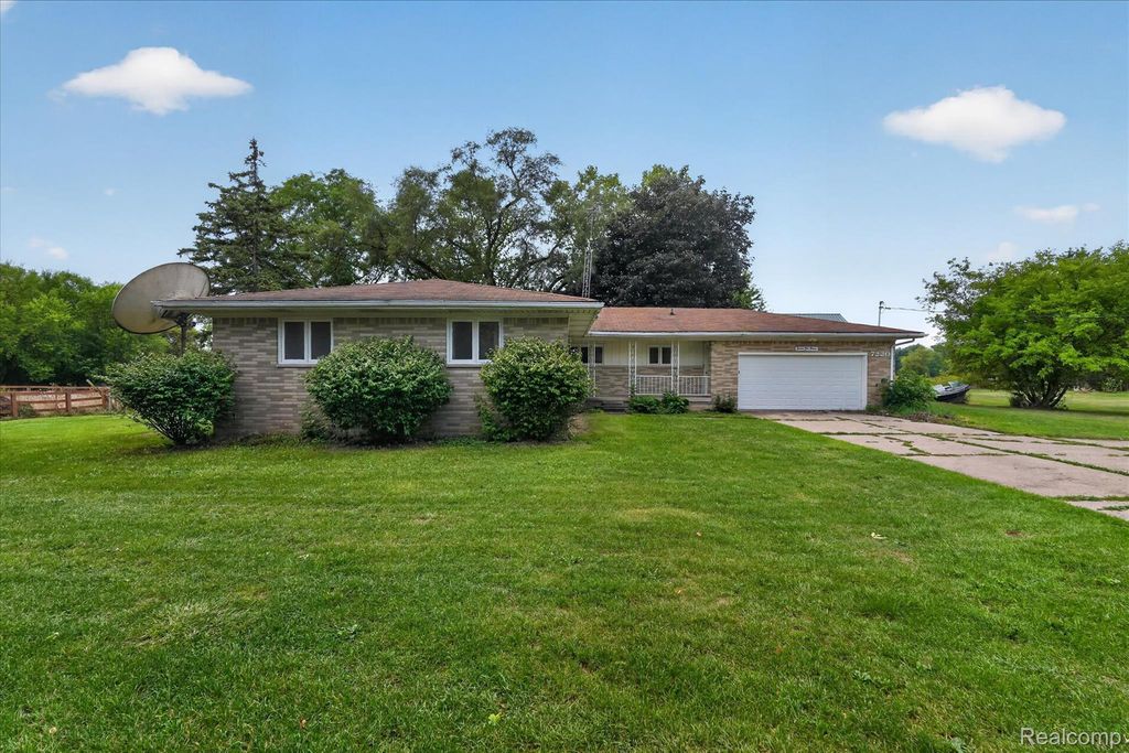 7220 Jennings Road, Mundy township