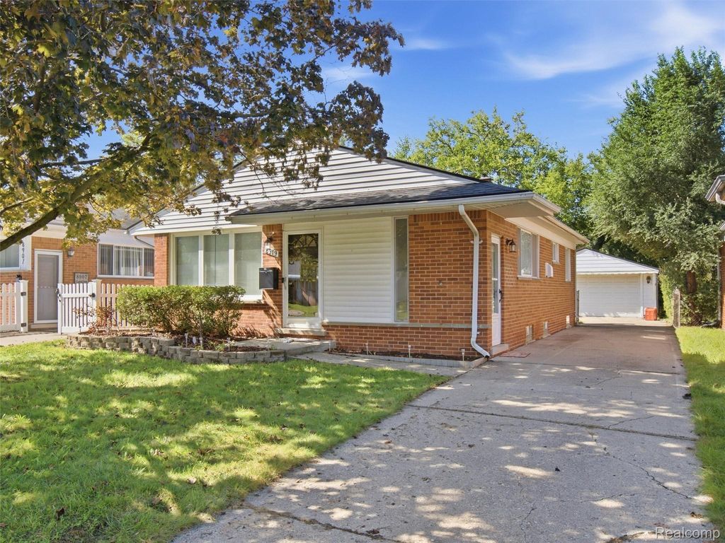 8919 Louise Street, Livonia