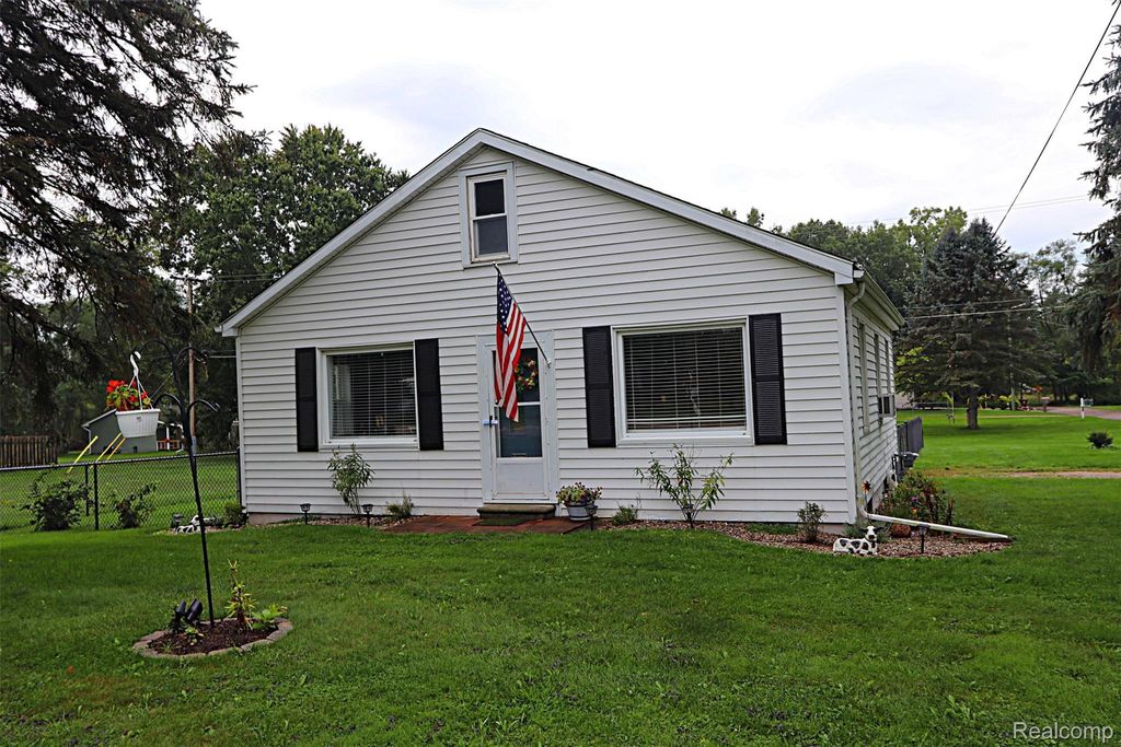 5018 E Grand River Road, Webberville