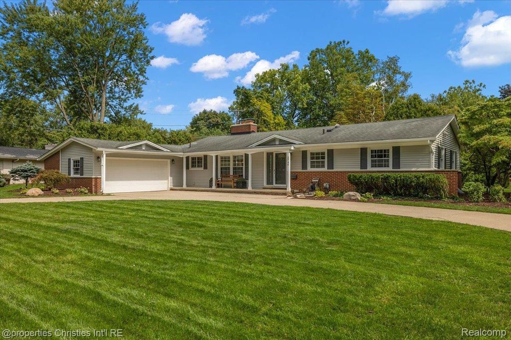 2740 Farmingdale Drive, Bloomfield charter township