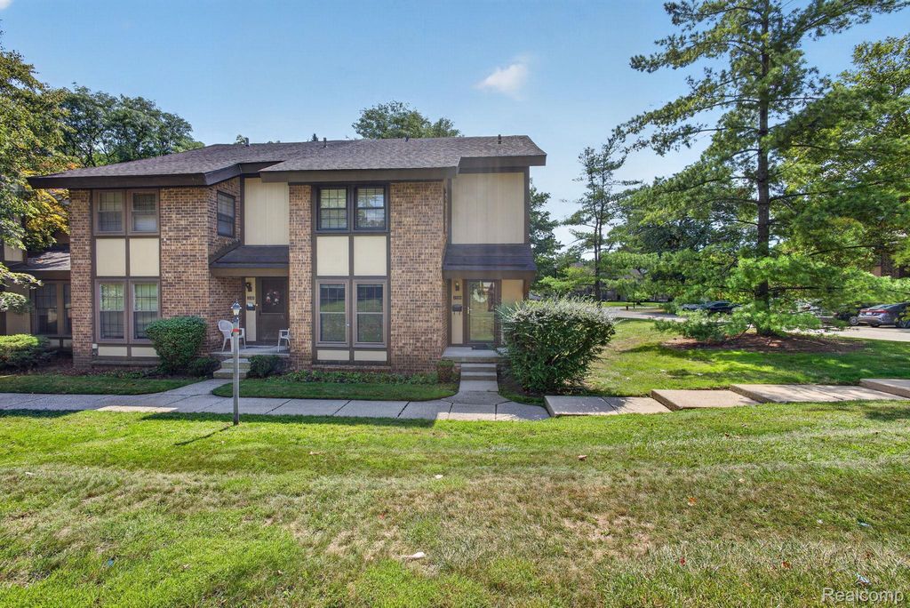 25184 Maplebrooke Drive, Southfield