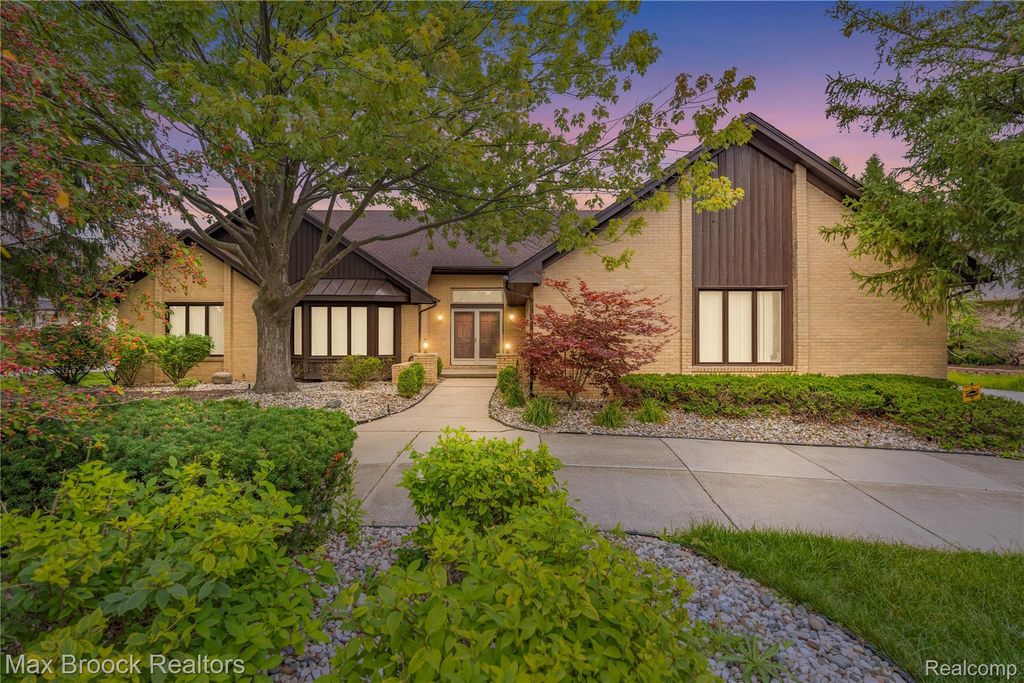 4418 Pinehurst Drive, West Bloomfield