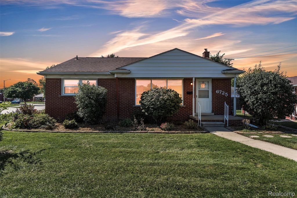 6725 Elizabeth Street, Garden City