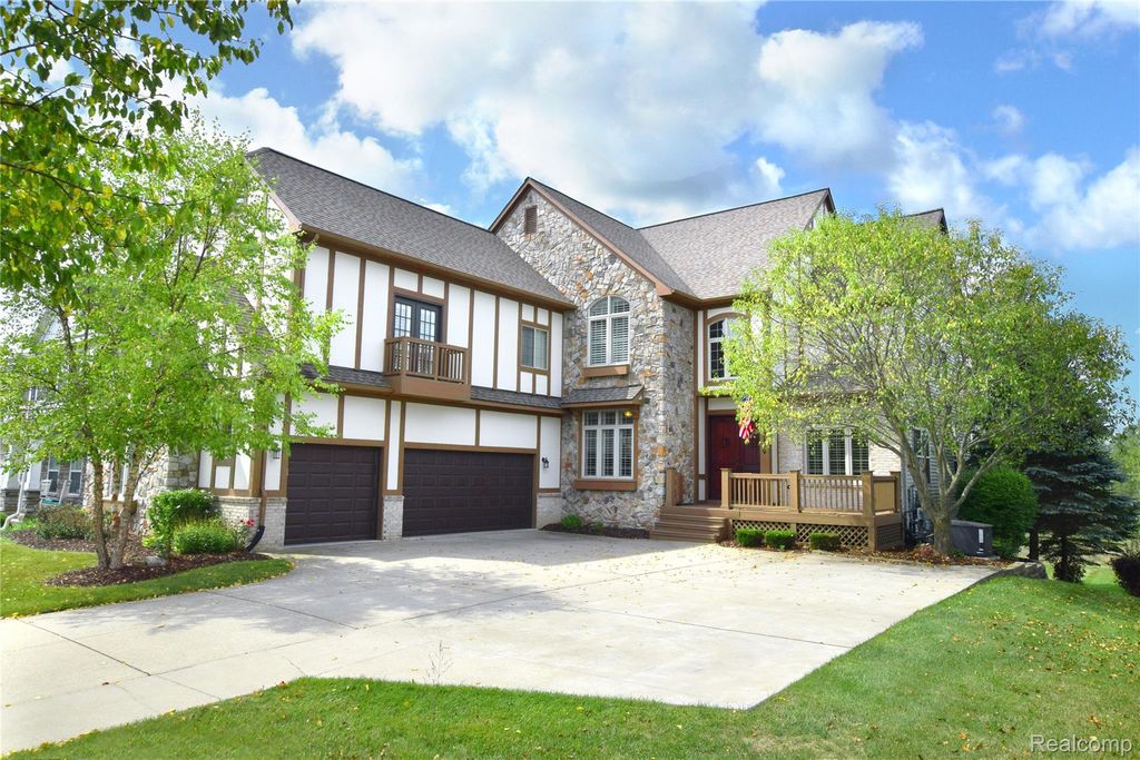 10130 St Ives Way, Grand Blanc charter township