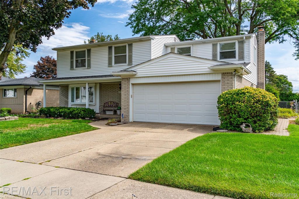 30332 Ohmer Drive, Warren