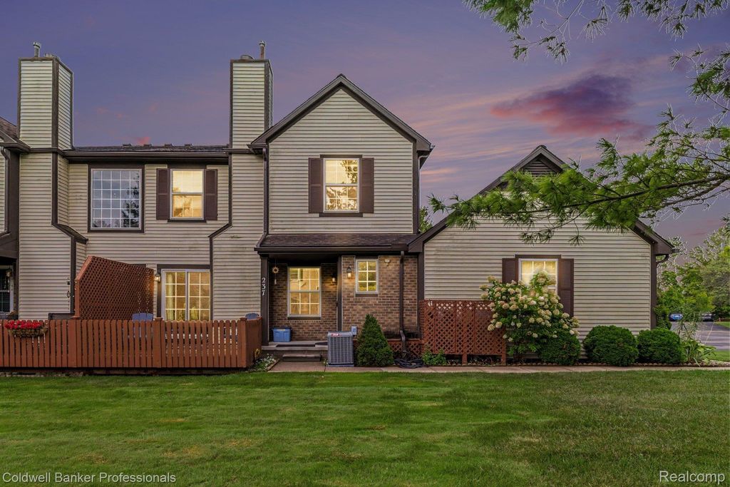237 Barrington Circle, Lake Orion