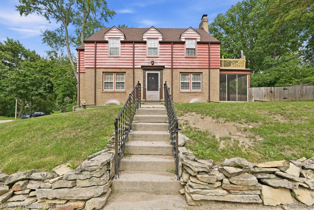 360 Centerlawn Street, East Lansing