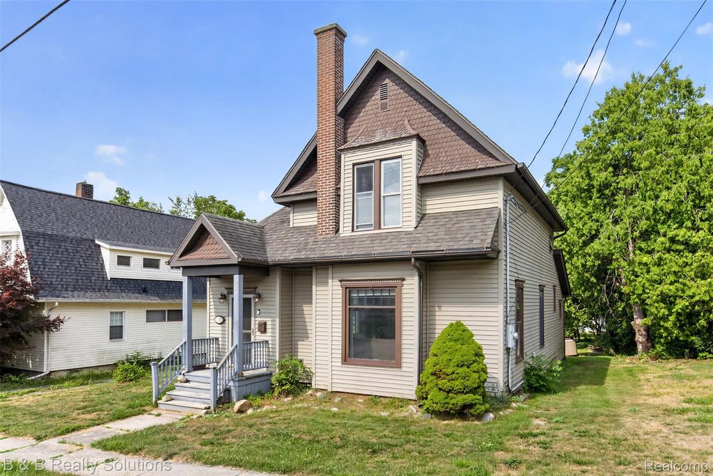 307 N Cherry Street, Flushing