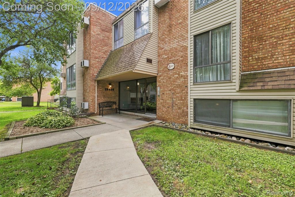 28426 W 8 Mile Road A4, Farmington Hills