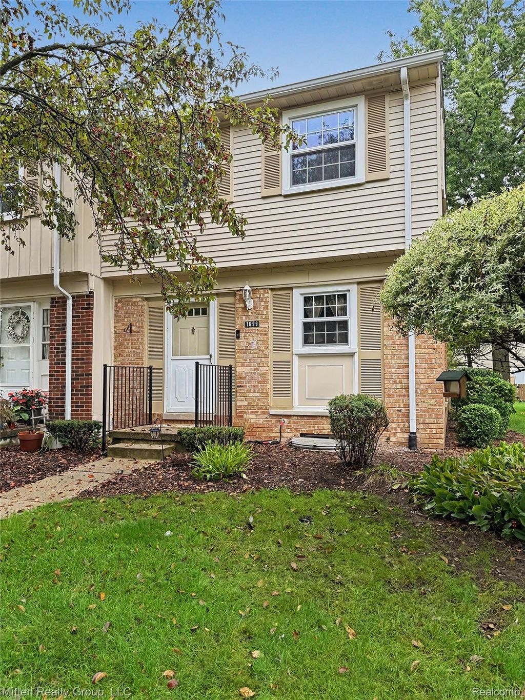 1699 Brentwood Drive, Troy
