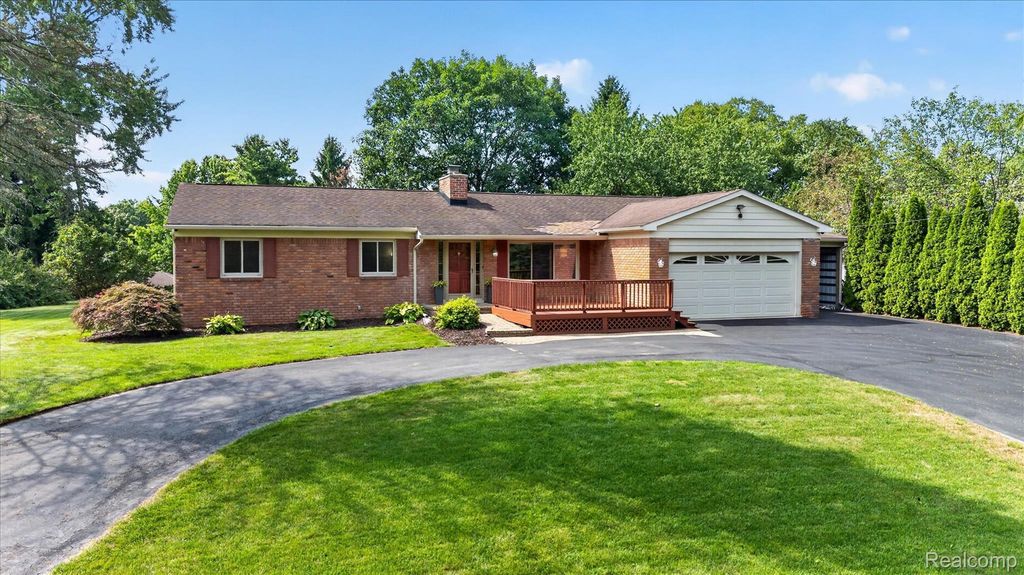 5517 Starwood Drive, Commerce charter township