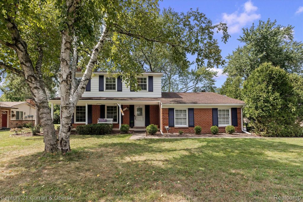 25137 Castlereigh Drive, Farmington Hills