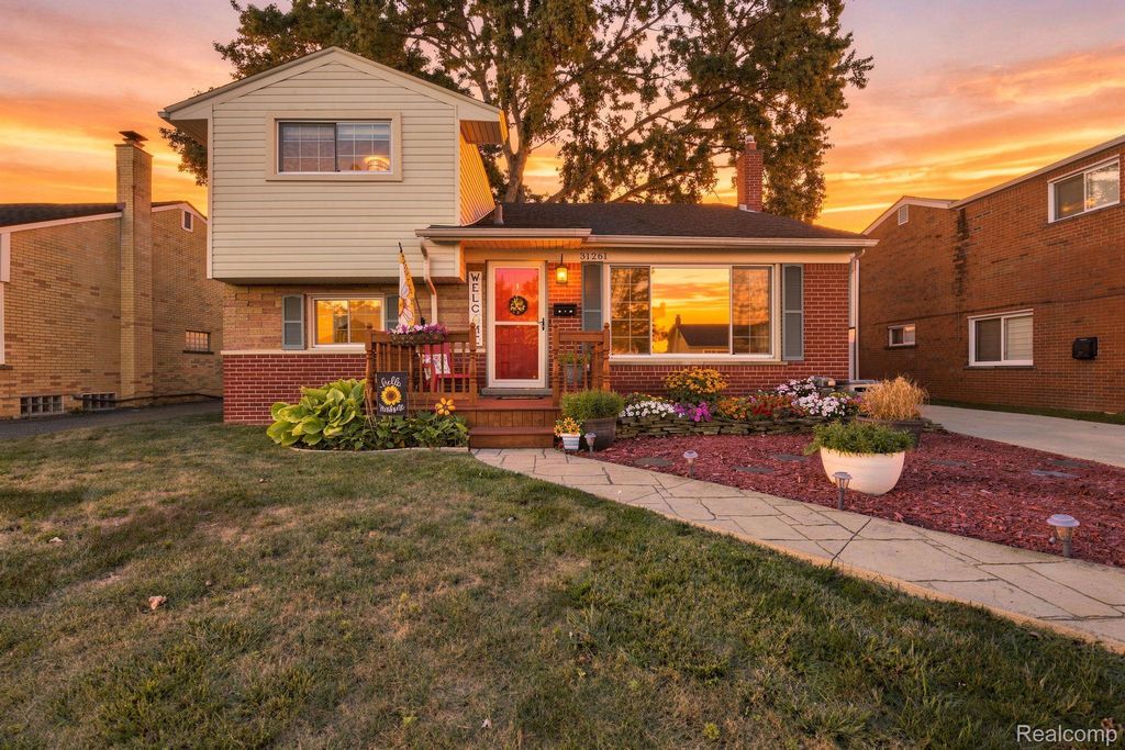 31261 Mackenzie Drive, Westland