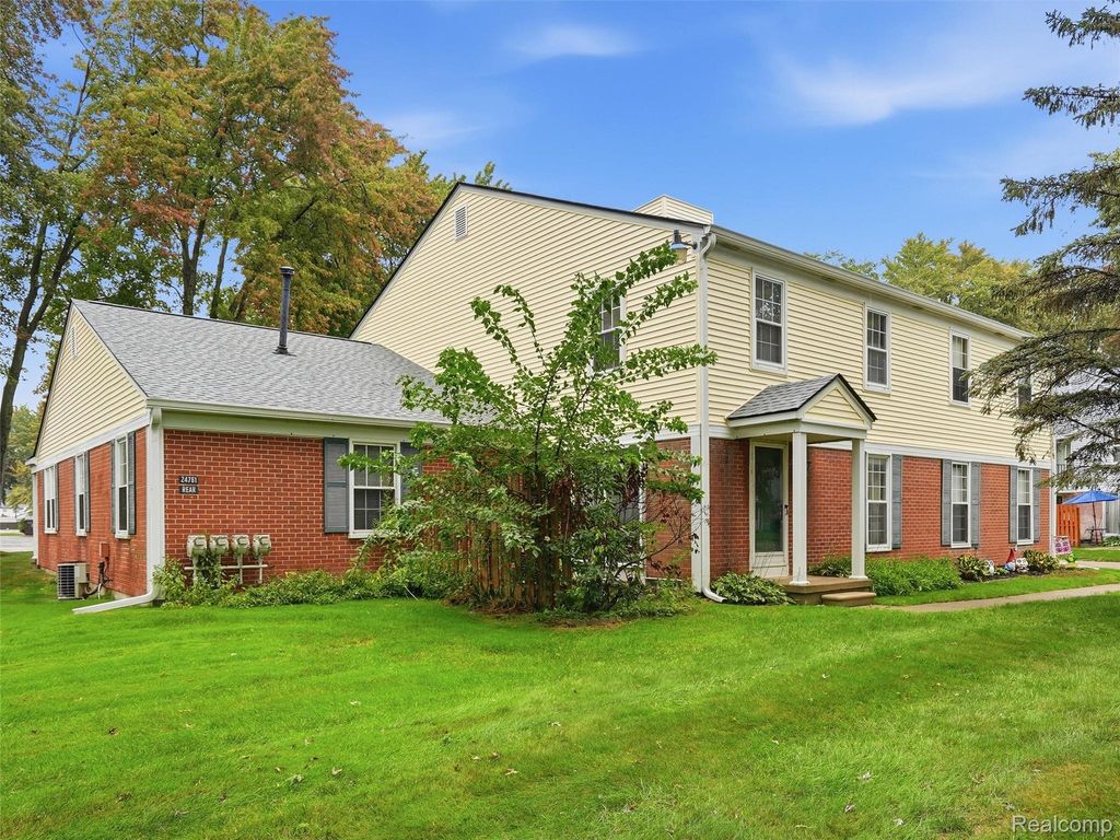 24763 Meadow Creek Drive, Harrison Township