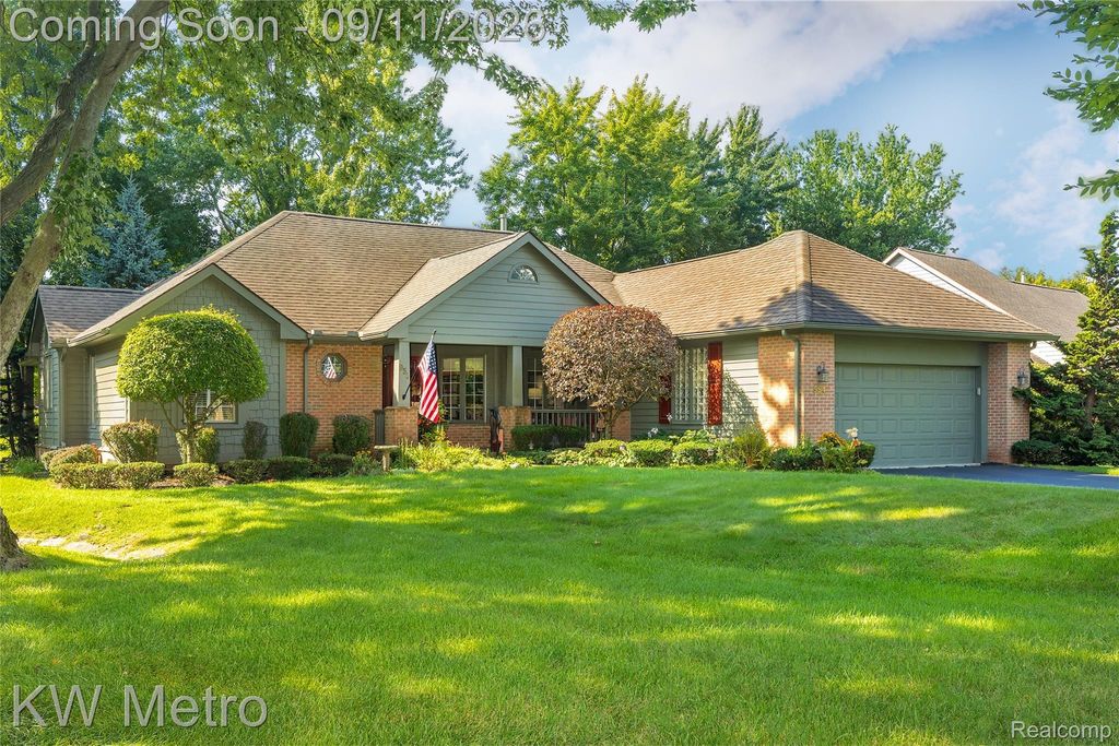 954 Pine Trail Drive, Rochester Hills city