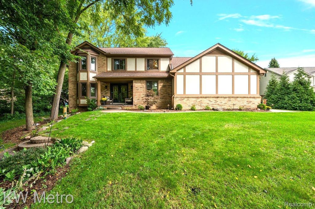 294 Miracle Drive, Troy