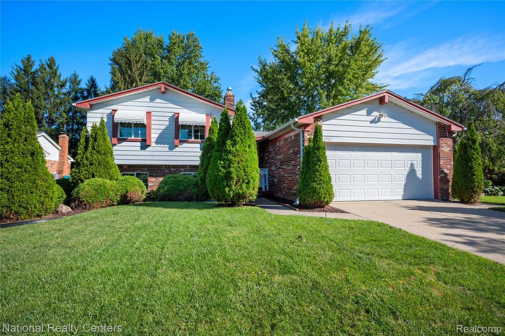 45162 Forest Trail Drive, Canton