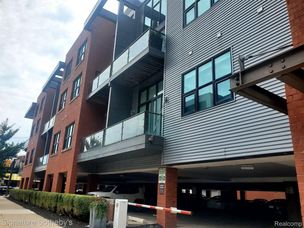 111 N Main Street 202, Royal Oak