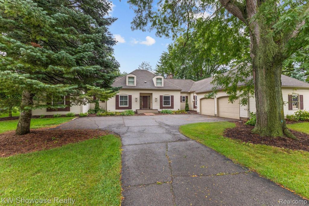9837 Burning Tree Drive, Grand Blanc charter township