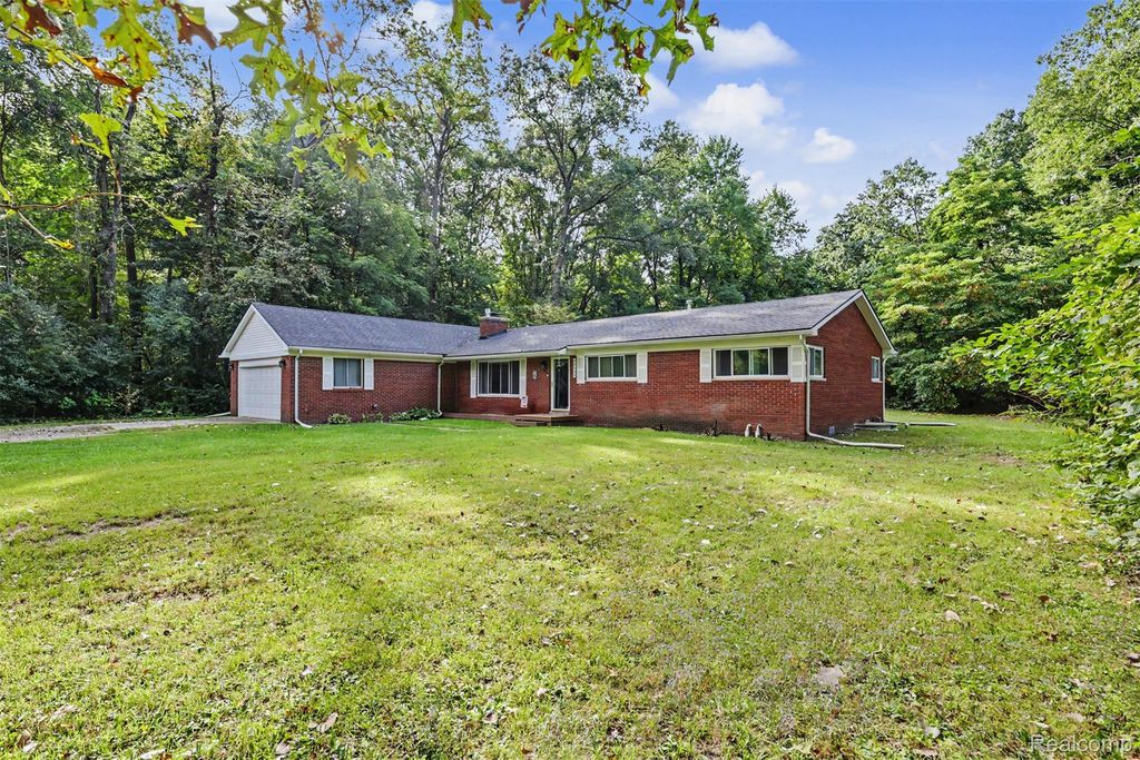 45223 Wear Road, Belleville