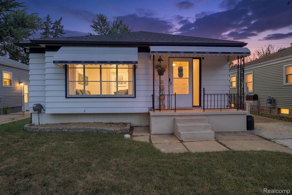 24684 Lambrecht Avenue, Eastpointe city