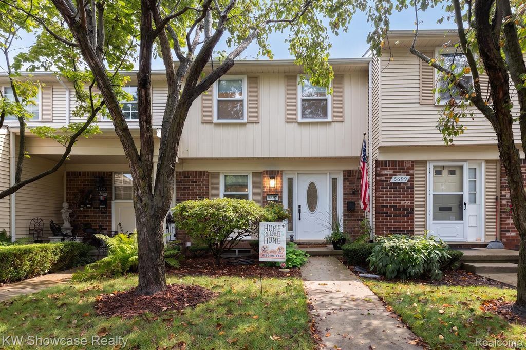 5697 Whitfield Drive, Troy