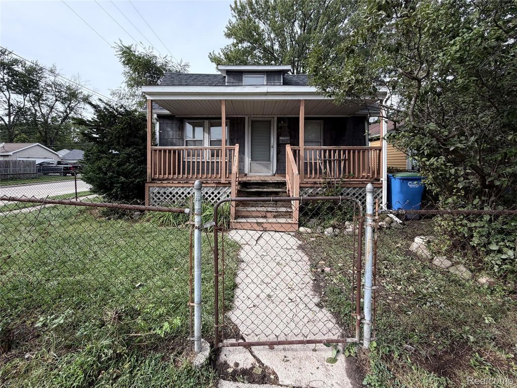 8203 Hudson Avenue, Warren city