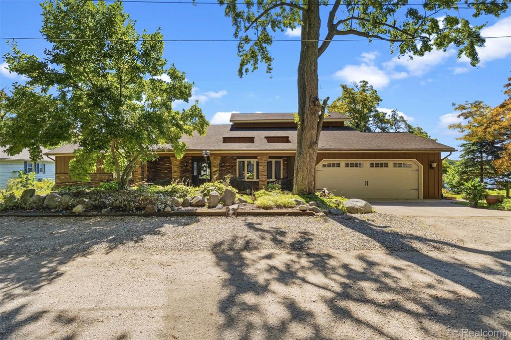3232 Shady Oak Drive, Columbiaville