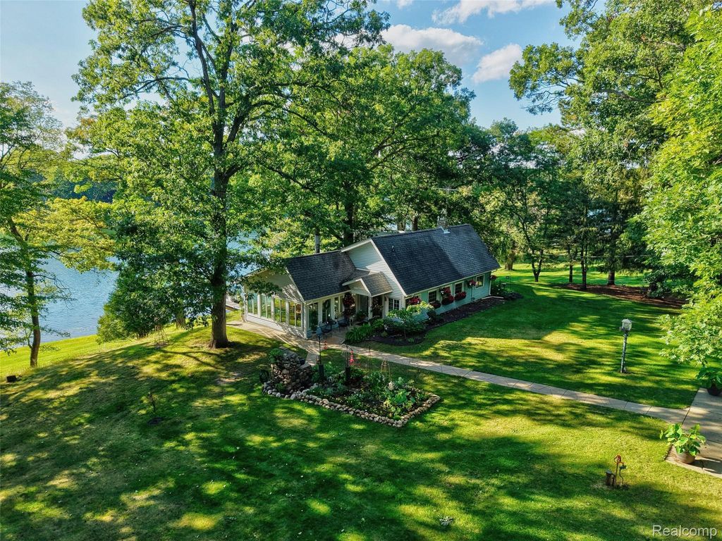 14004 E Laneden Drive, Holly township