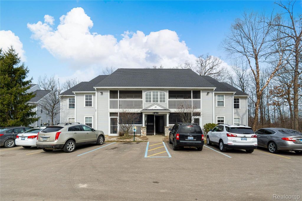 12271 Saint Andrews Way, Fenton charter township
