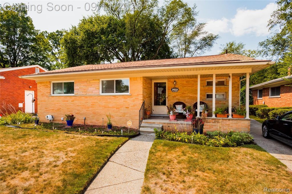24031 Seneca Street, Oak Park