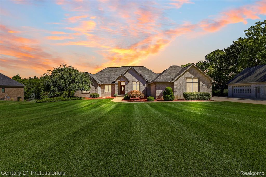 5669 Spruce Trail, Almont