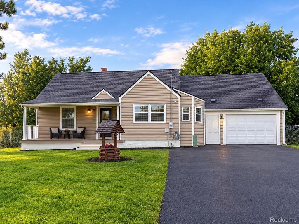 1025 E Mandeville Street, Burton