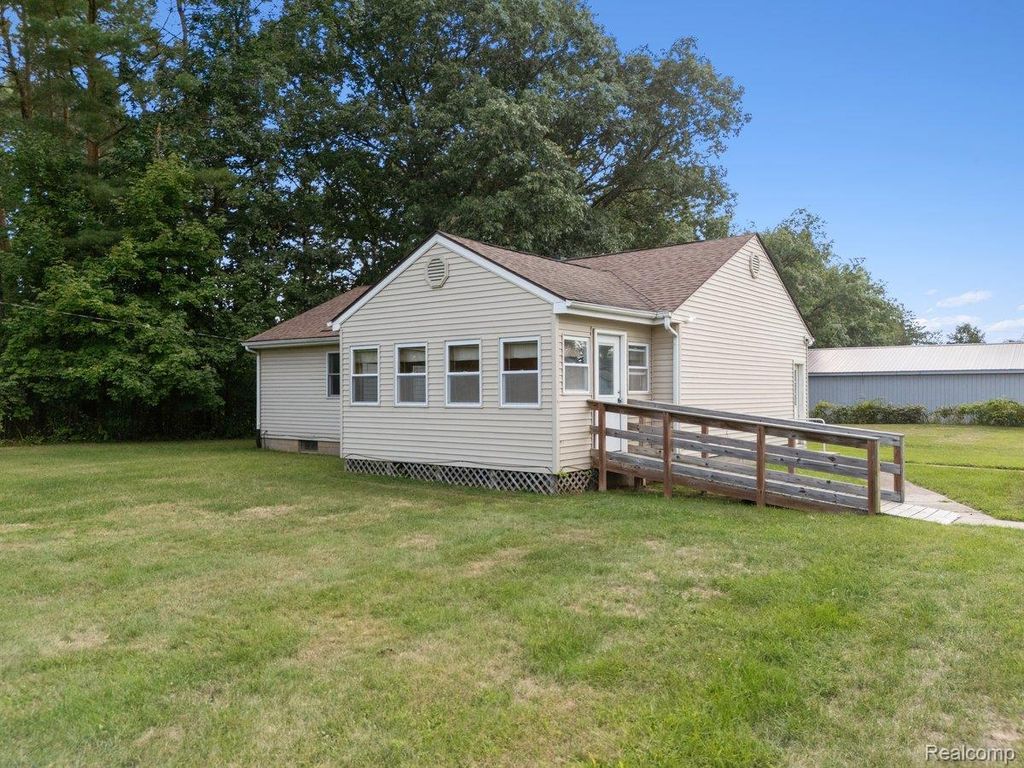 5210 Pinckney Road, Marion township