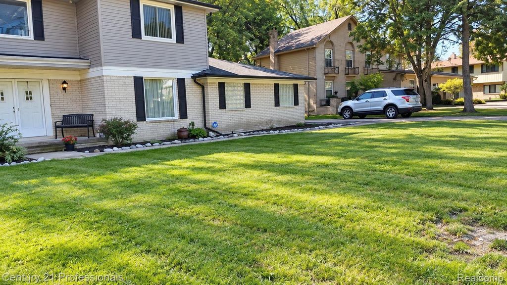 5649 Tequesta Drive Drive, West Bloomfield