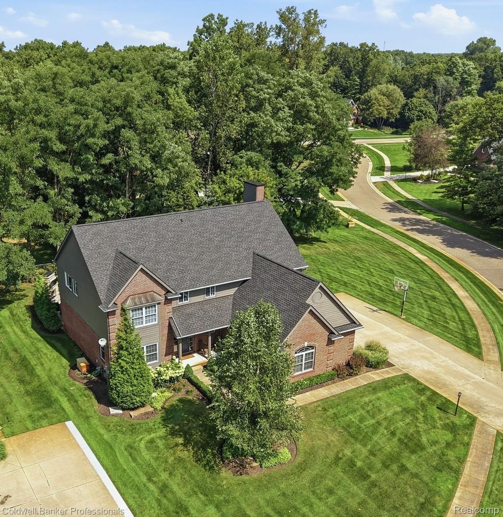 1928 Tranquil Court, Commerce charter township